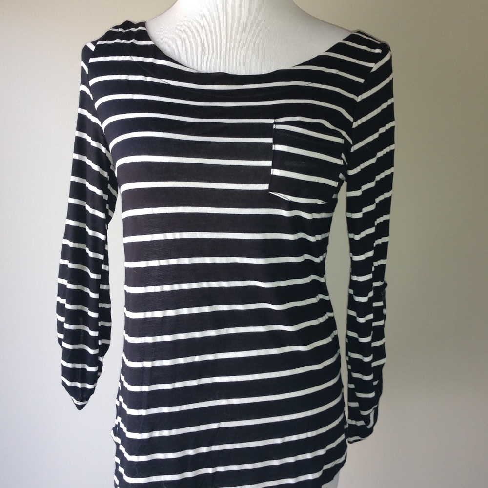 🎉HP🎉 Stripped 3/4 length sleeve top - Picture 6 of 8